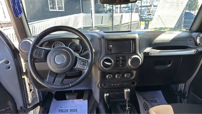Used 2018 Jeep Wrangler Unlimited Sahara w/ Connectivity Group image 12