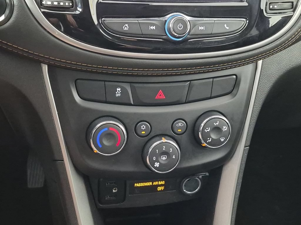 Certified 2022 Chevrolet Trax LT w/ Midnight Edition AWD/4WD image 26