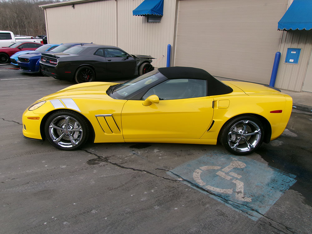 Used 2011 Chevrolet Corvette Grand Sport w/ Preferred Equipment Group RWD image 3