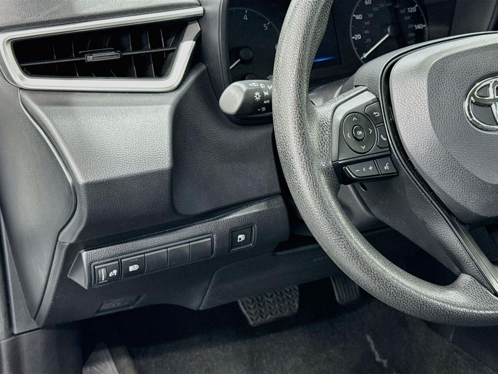 Used 2025 Toyota Corolla LE FWD image 16