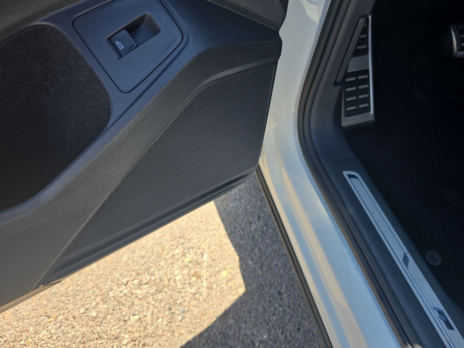 Used 2019 Volkswagen Tiguan SEL Premium R-Line FWD image 27