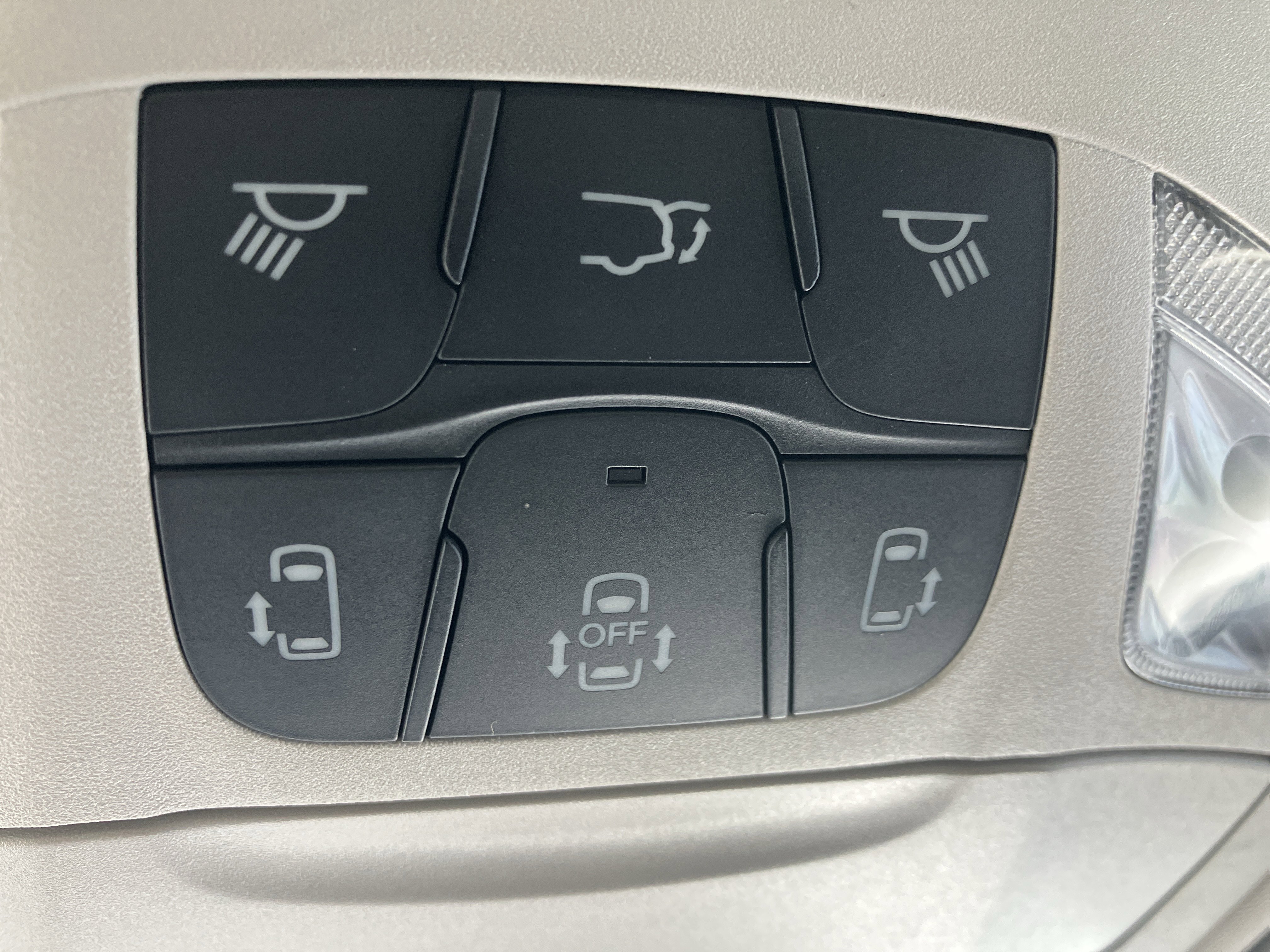 Used 2023 Chrysler Pacifica Touring-L image 36