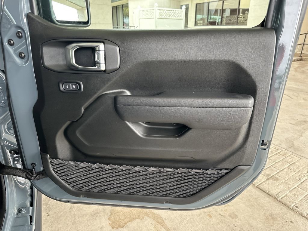 Used 2024 Jeep Wrangler Unlimited Rubicon w/ Safety Group image 34