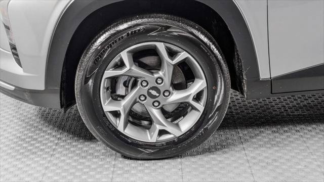 Used 2025 Chevrolet Trax LT w/ LT Convenience Package FWD image 35