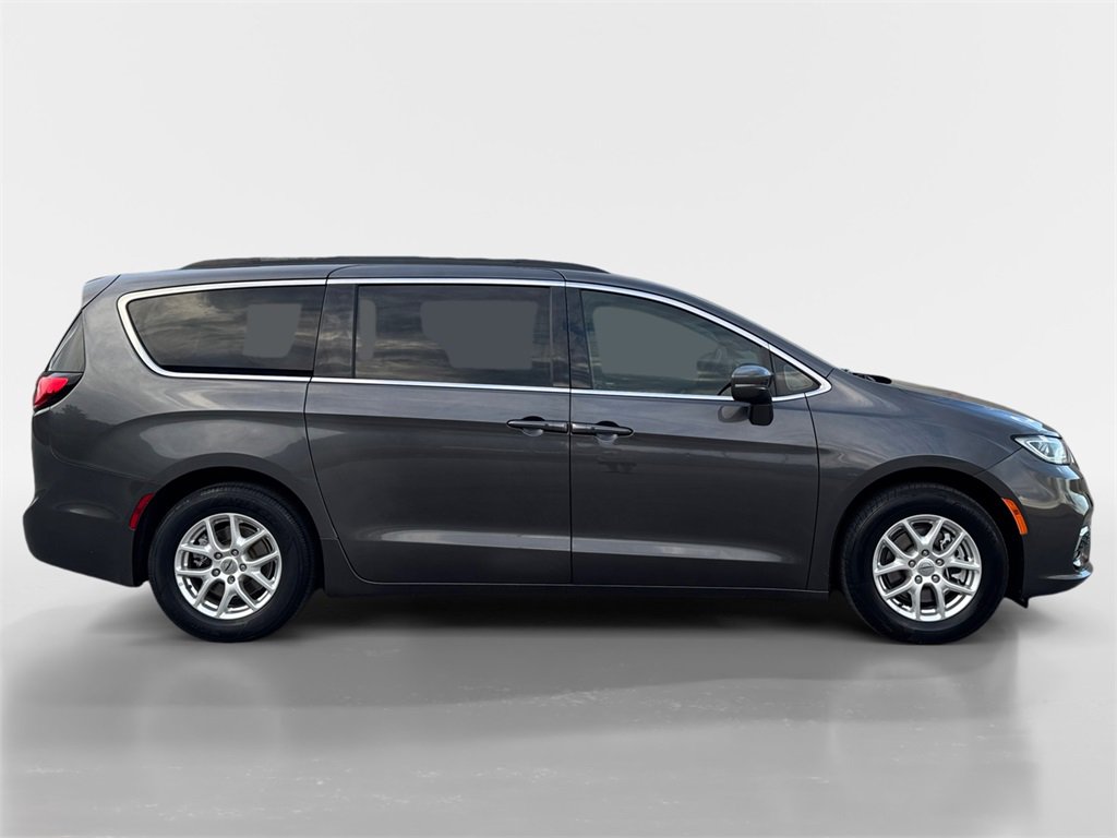 Used 2022 Chrysler Pacifica Touring-L image 8