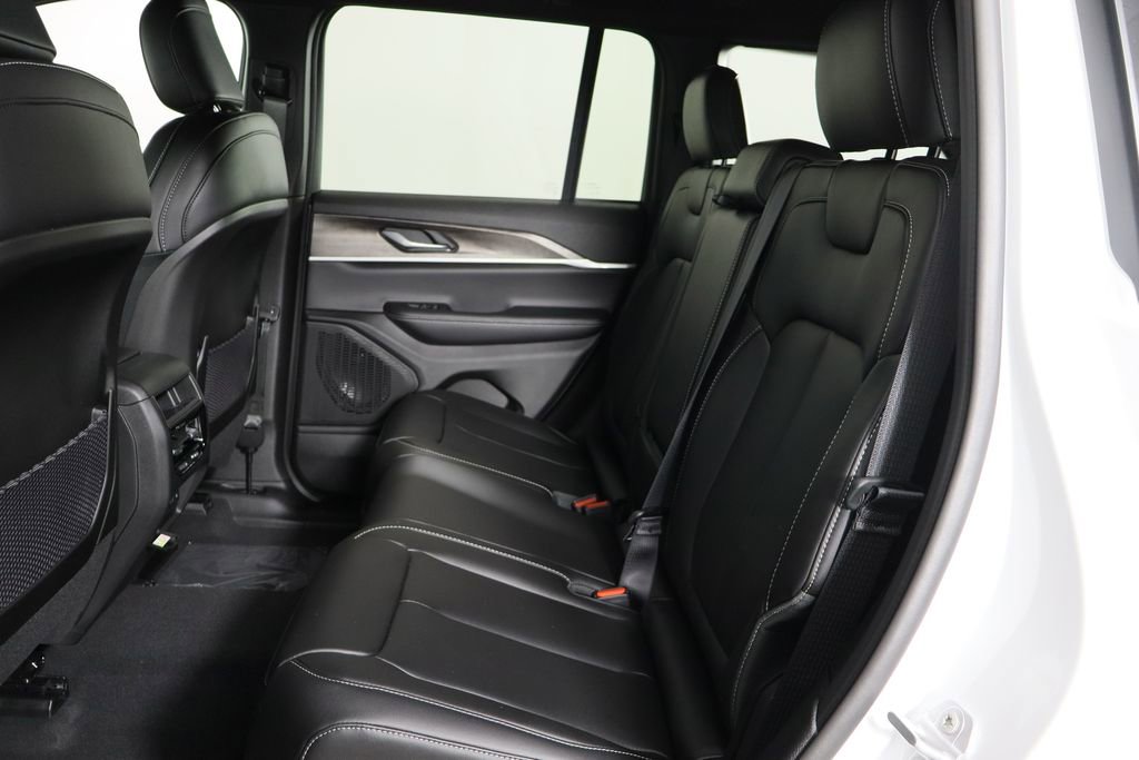 New 2025 Jeep Grand Cherokee Limited image 17