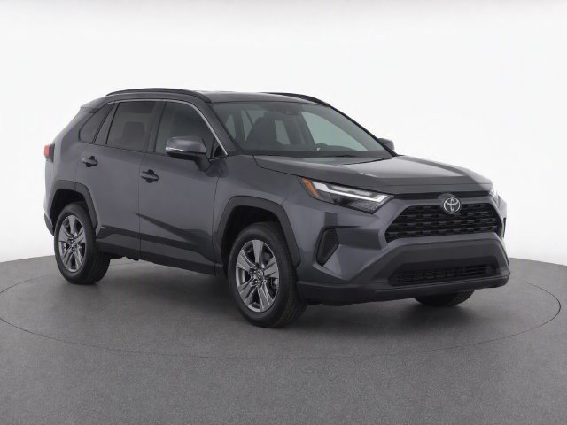 Used 2025 Toyota RAV4 XLE AWD/4WD image 2
