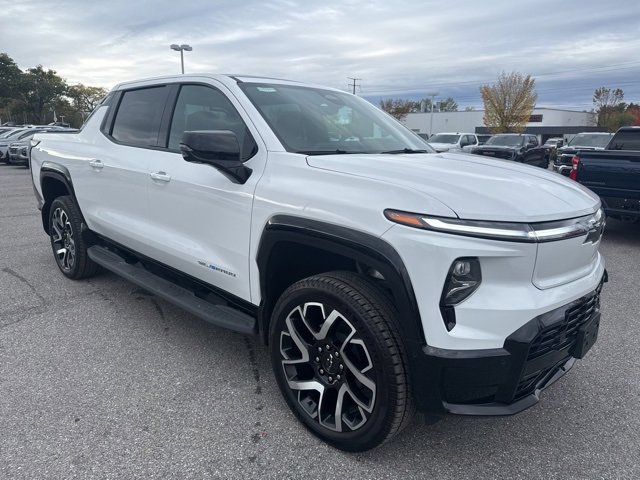 New 2024 Chevrolet Silverado EV RST image 8
