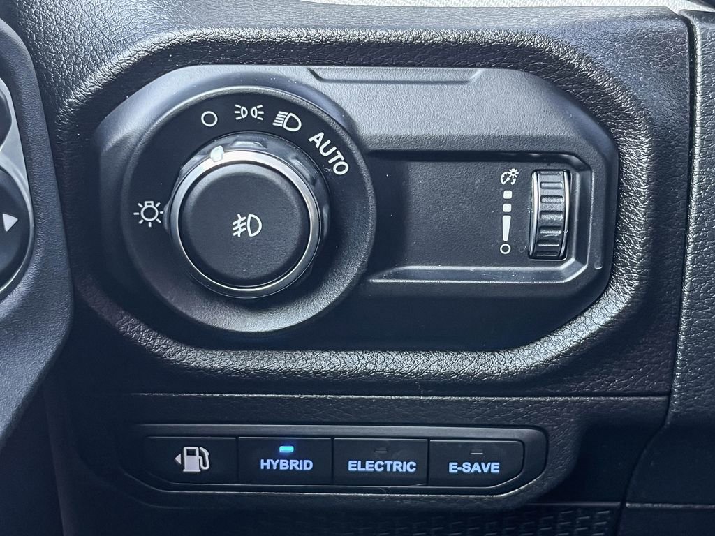 Used 2024 Jeep Wrangler Unlimited image 44