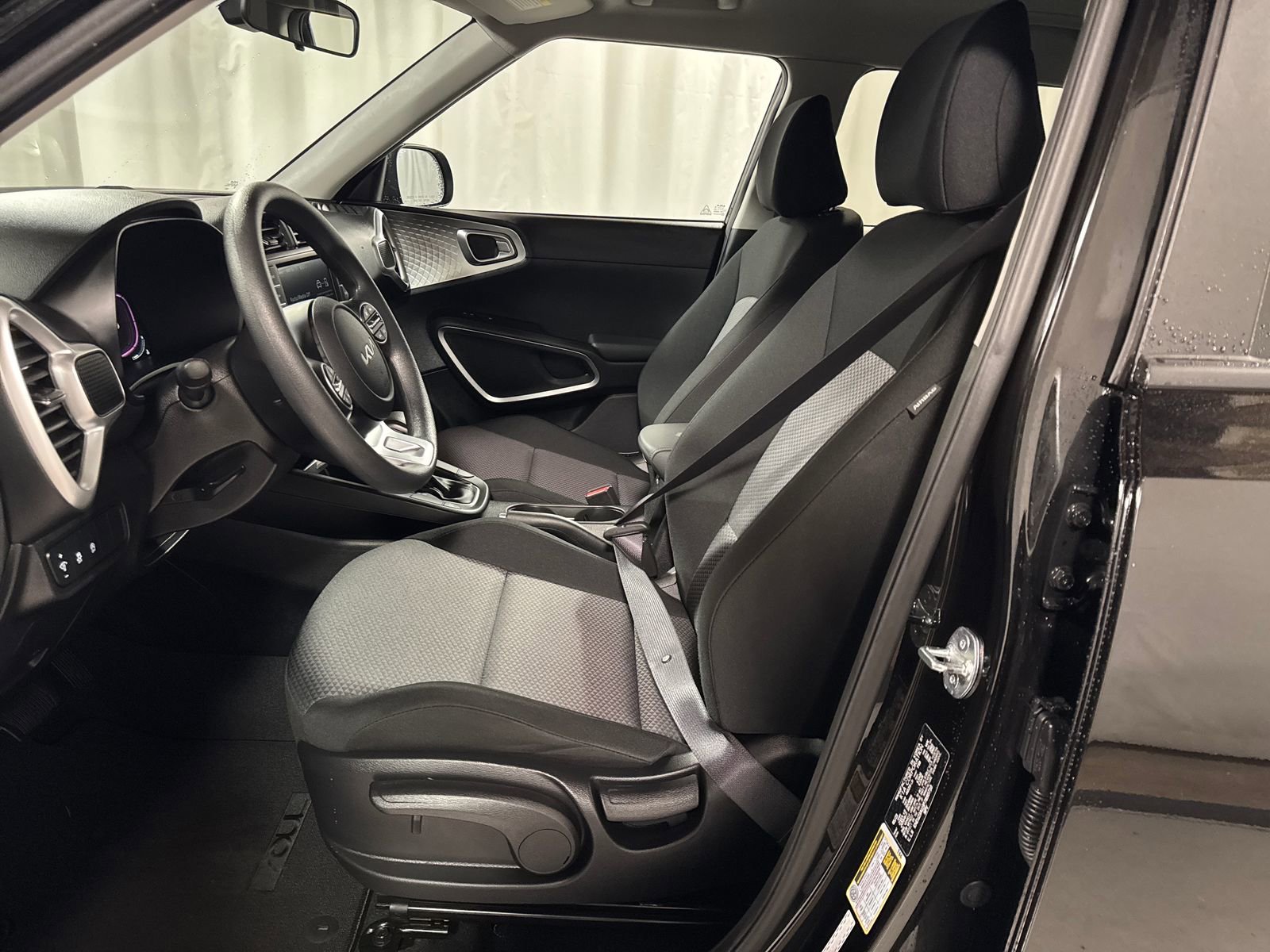 Certified 2023 Kia Soul LX FWD image 3