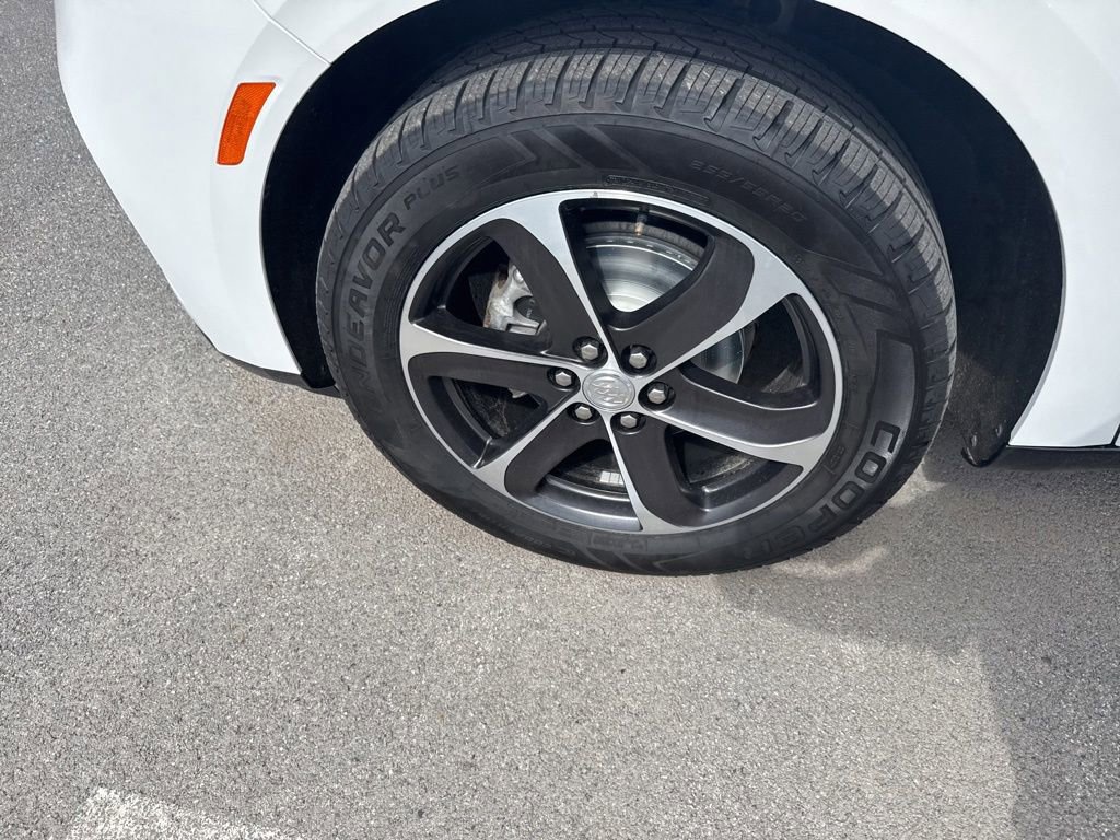 Used 2022 Buick Enclave Essence w/ Sport Touring Edition image 10