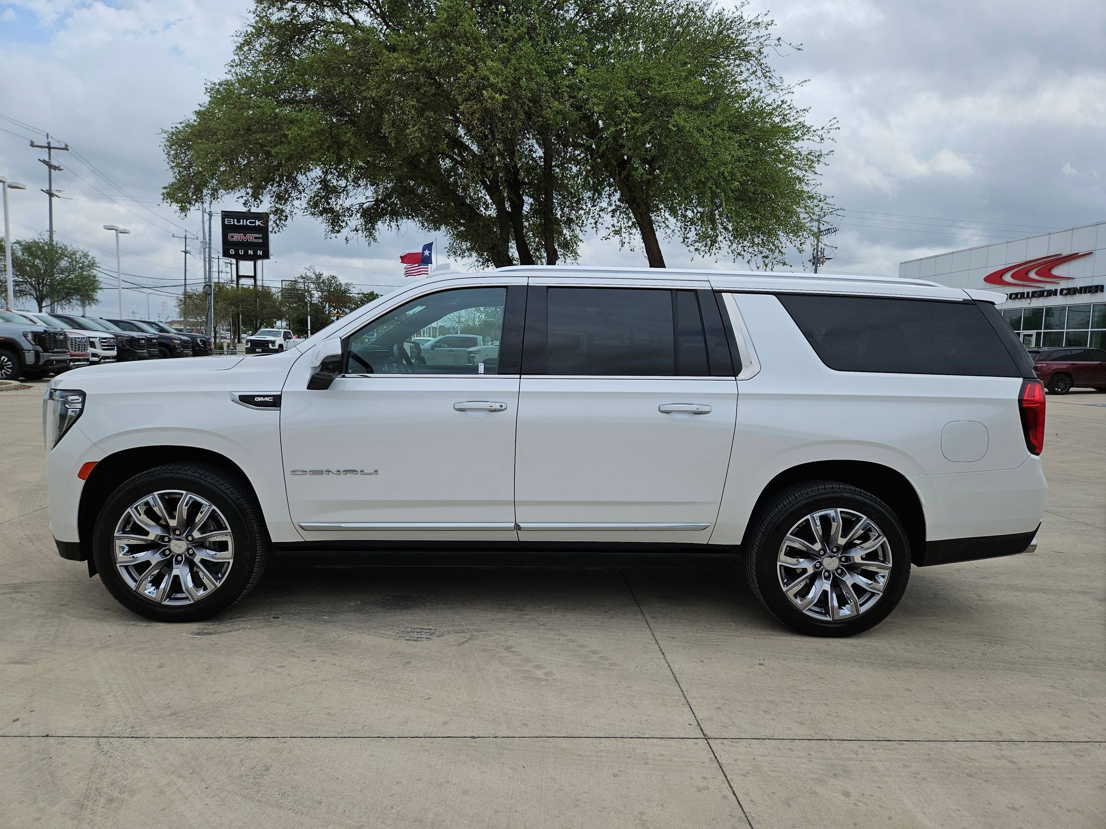 Certified 2022 GMC Yukon XL Denali w/ Denali Premium Package image 6