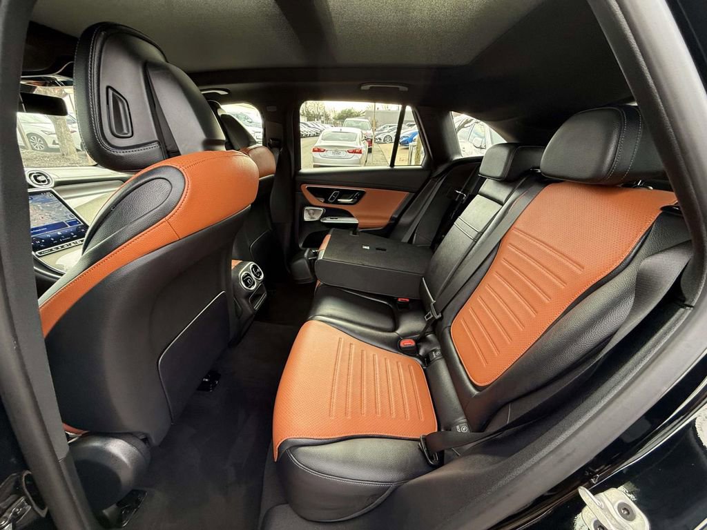 Used 2025 Mercedes-Benz GLC 350e 4MATIC image 12