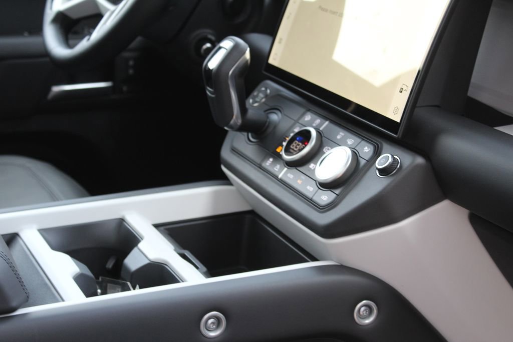 New 2026 Land Rover Defender 130 X-Dynamic SE image 23