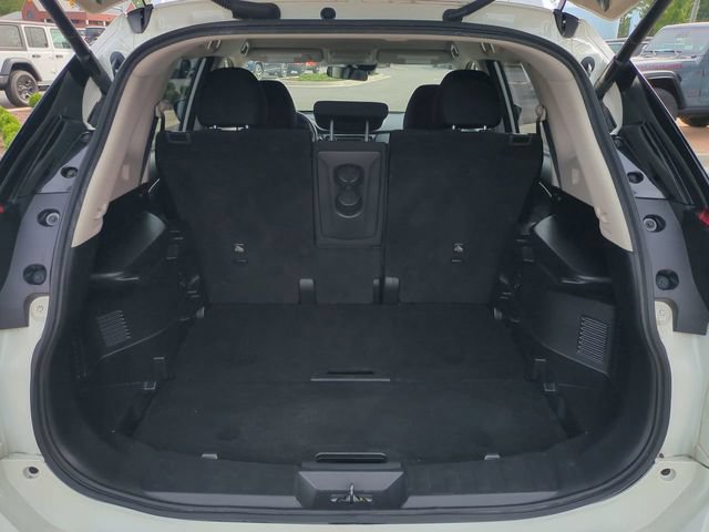 Used 2019 Nissan Rogue SV w/ Premium Package FWD image 13