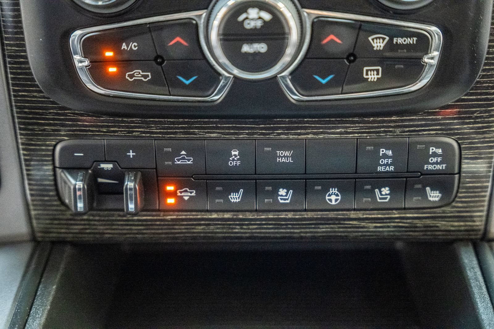 Used 2015 RAM 1500 Limited AWD/4WD image 30