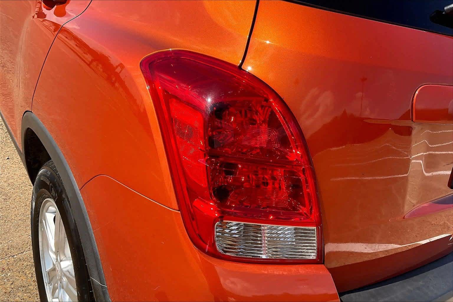 Used 2015 Chevrolet Trax LT w/ LT Sun and Sound Package FWD image 31