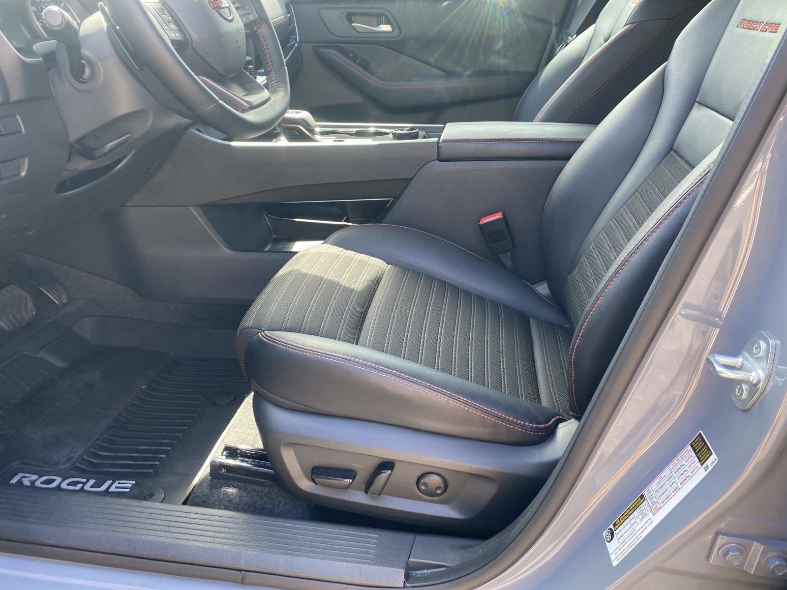 Used 2025 Nissan Rogue SV image 23