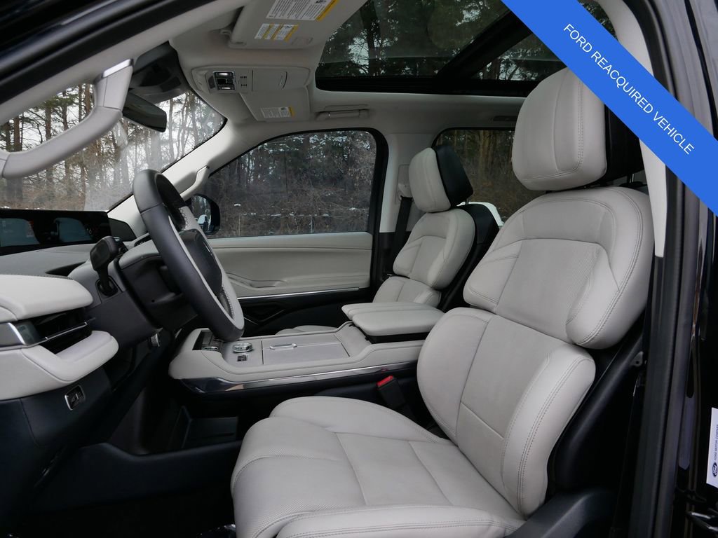 Used 2025 Lincoln Navigator Reserve AWD/4WD image 16