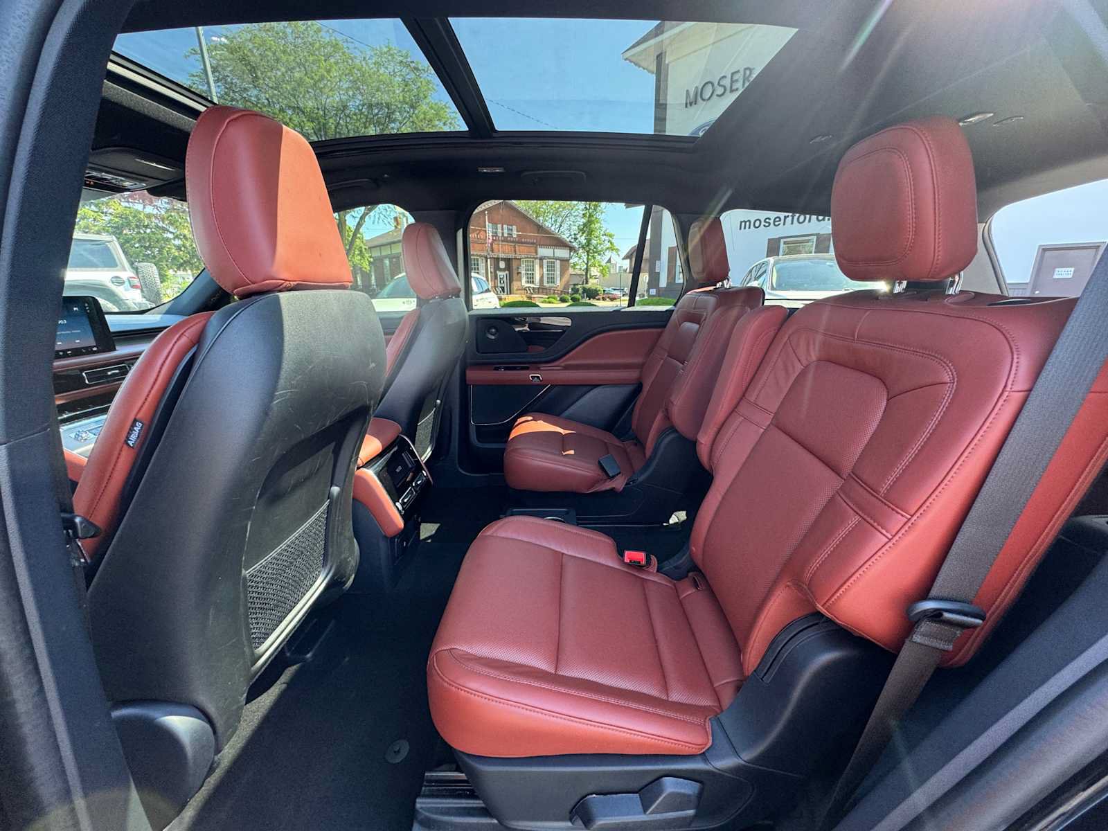 Used 2025 Lincoln Aviator Reserve w/ Jet Appearance Package AWD/4WD image 4