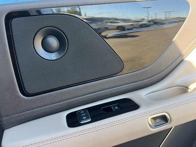 Used 2023 Lincoln Aviator Reserve w/ Equipment Group 201A image 28