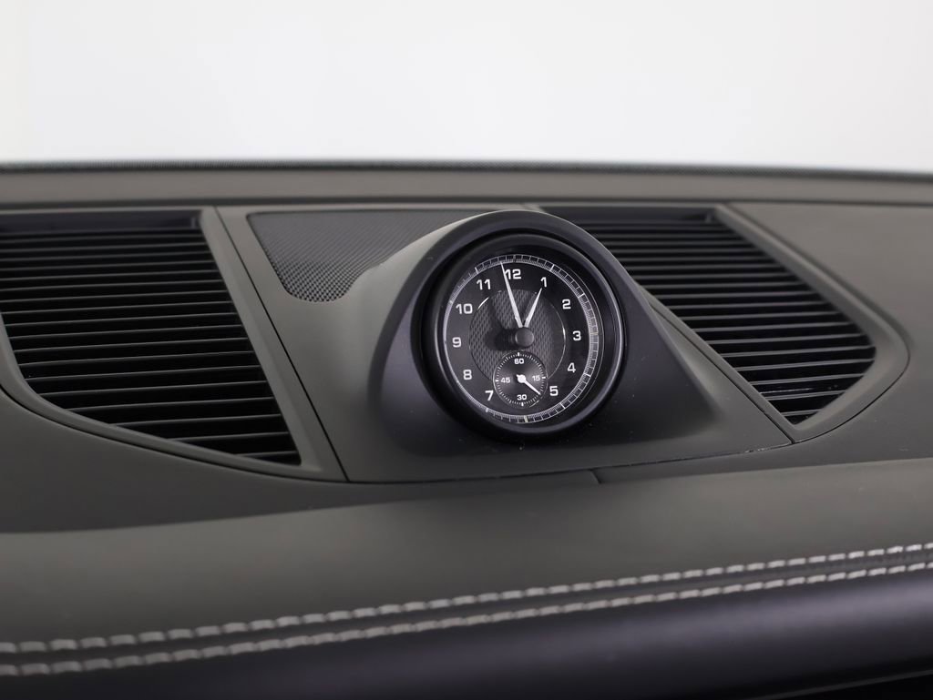 Certified 2024 Porsche Macan image 16