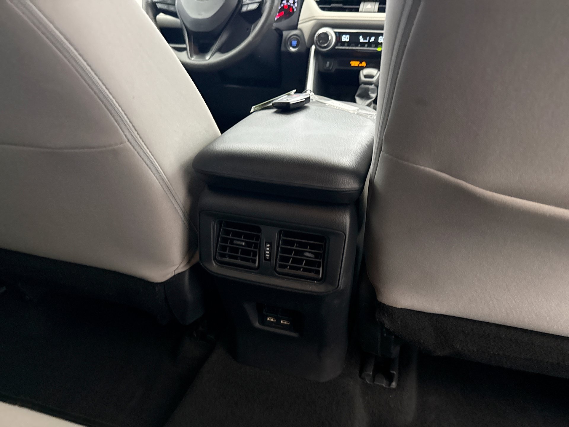 Used 2021 Toyota RAV4 XLE AWD/4WD image 21