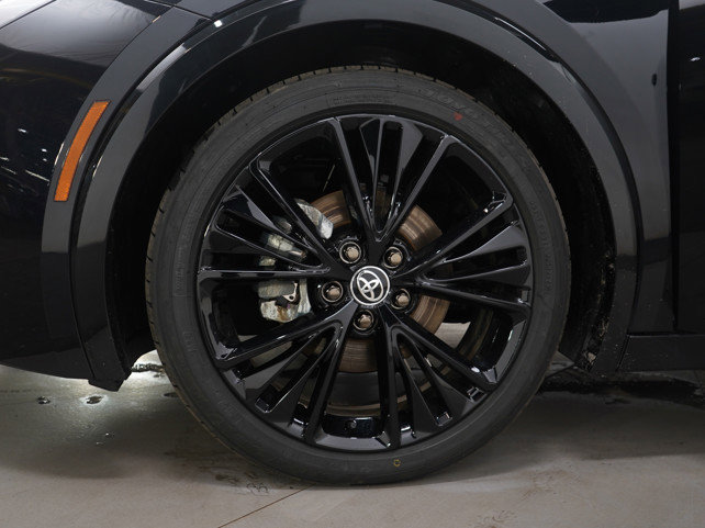 Used 2025 Toyota Prius AWD image 31