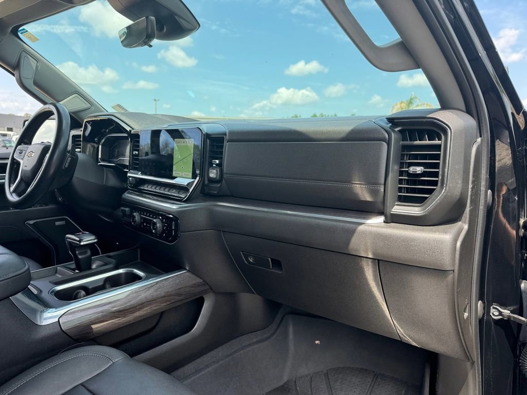 Used 2022 Chevrolet Silverado 1500 LTZ w/ LTZ Premium Package AWD/4WD image 19