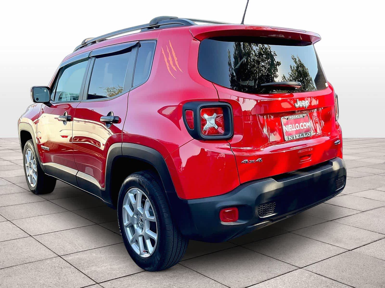 Used 2021 Jeep Renegade Latitude w/ Sun & Sound Group AWD/4WD image 12
