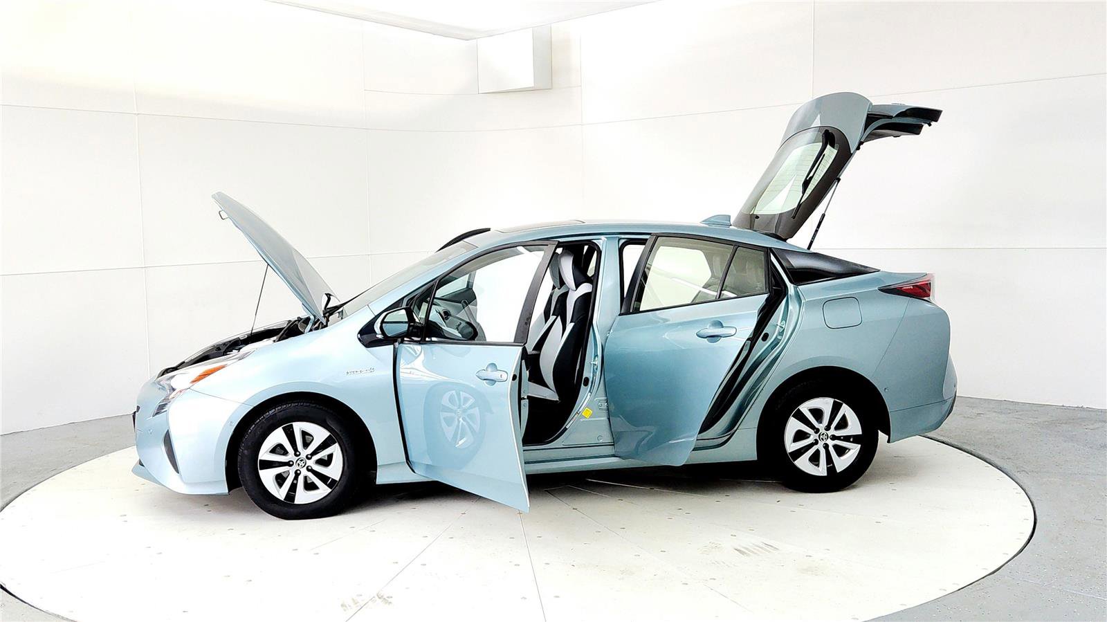 Used 2016 Toyota Prius Four image 10