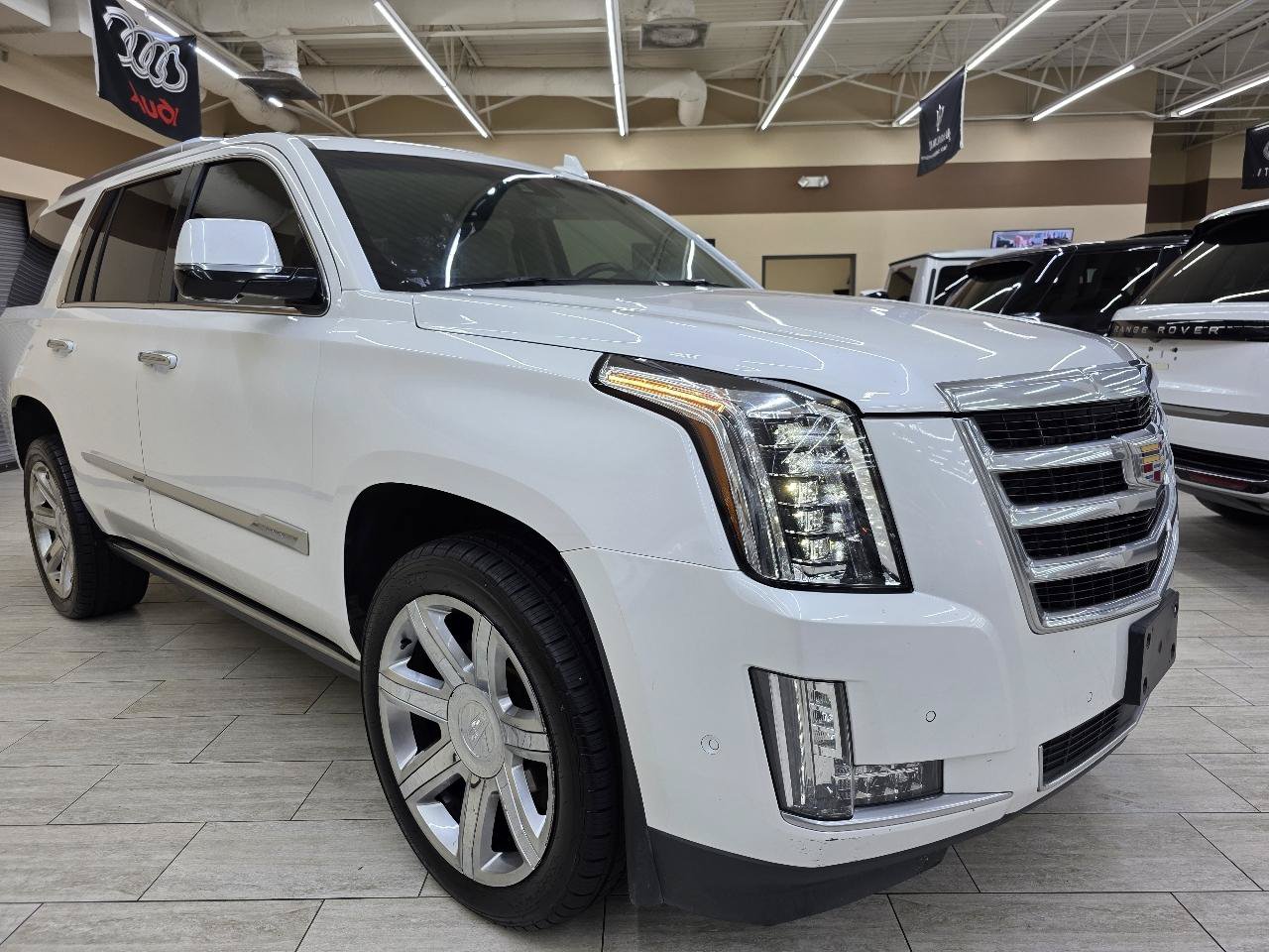 Used 2017 Cadillac Escalade Premium Luxury AWD/4WD image 4