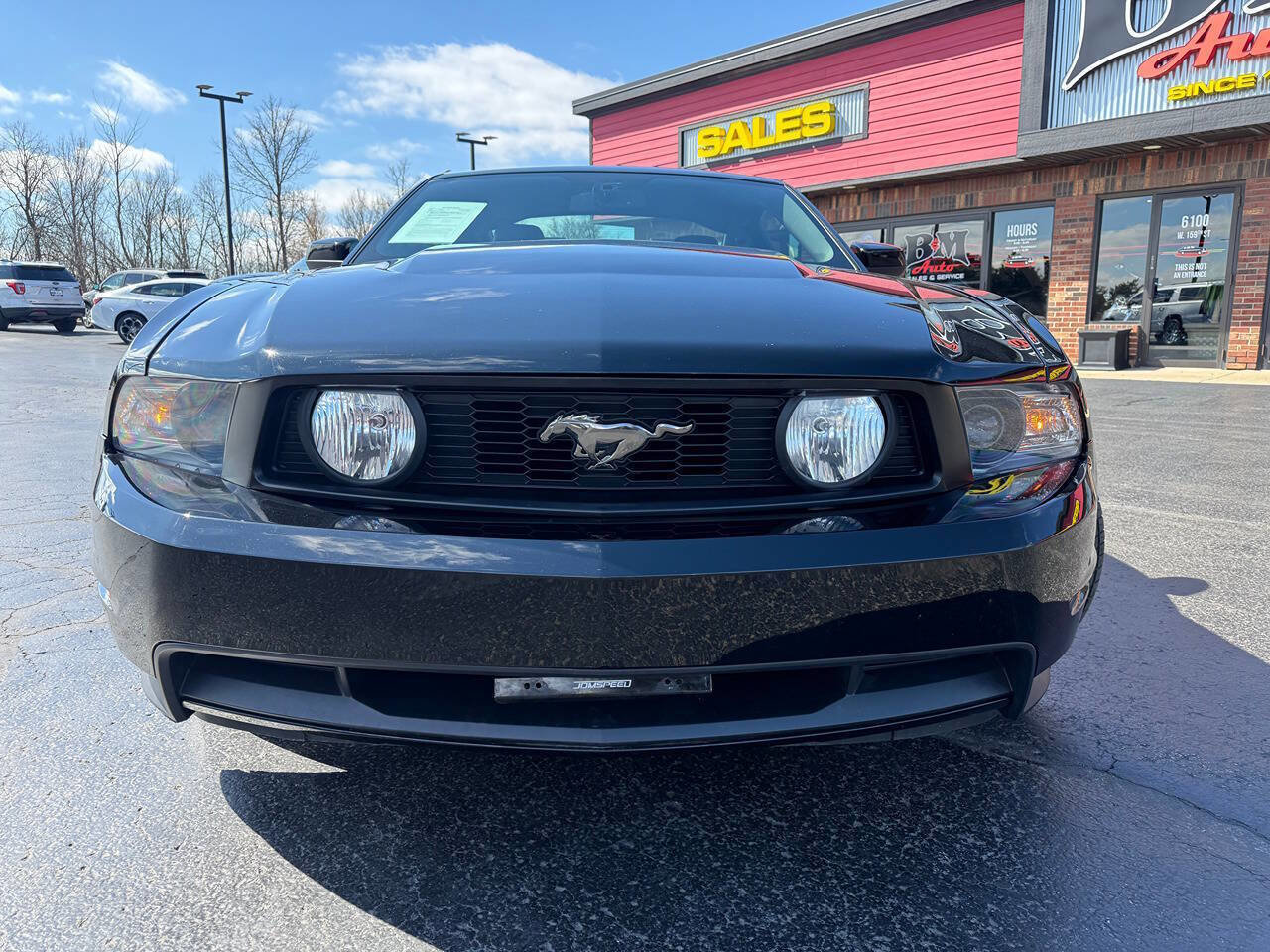 Used 2011 Ford Mustang GT Premium w/ Electronics Pkg RWD image 2