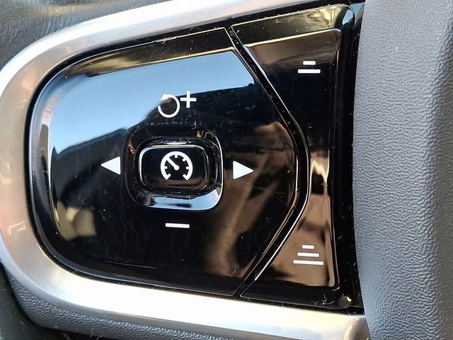 Used 2020 Volvo XC90 T6 Momentum image 25