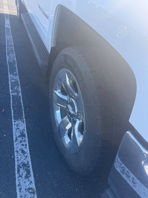 Used 2018 Chevrolet Silverado 1500 LT w/ LT Eassist Package AWD/4WD image 2