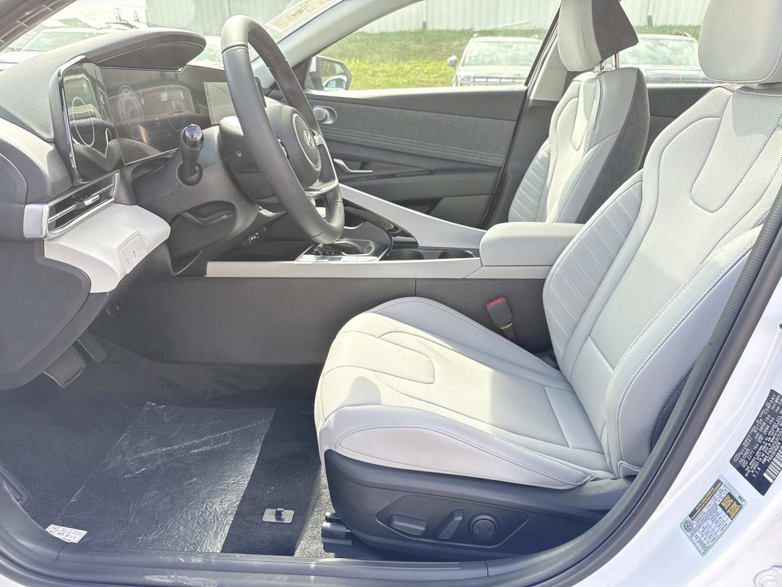 New 2025 Hyundai Elantra Limited image 10