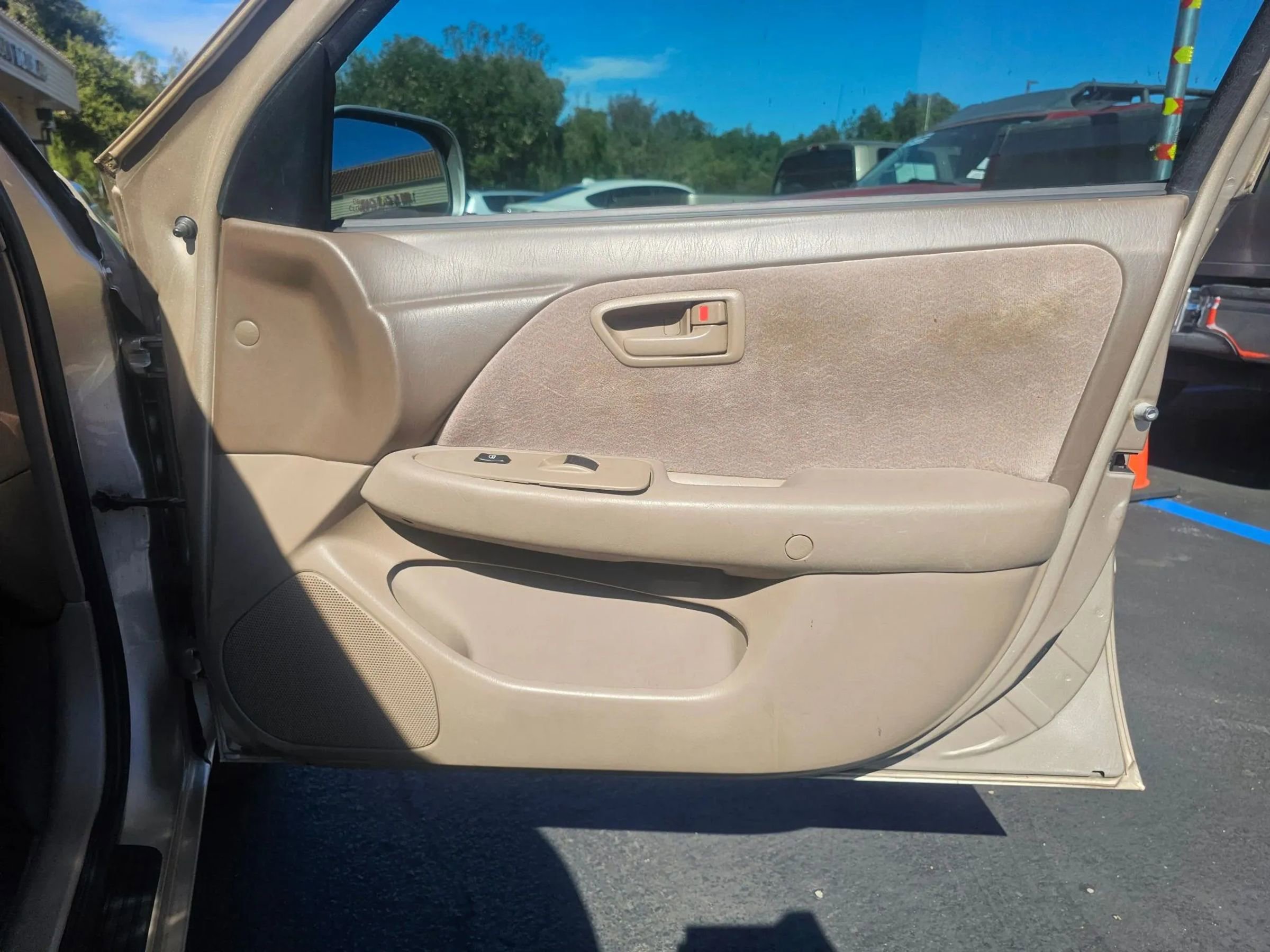 Used 1998 Toyota Camry LE FWD image 21