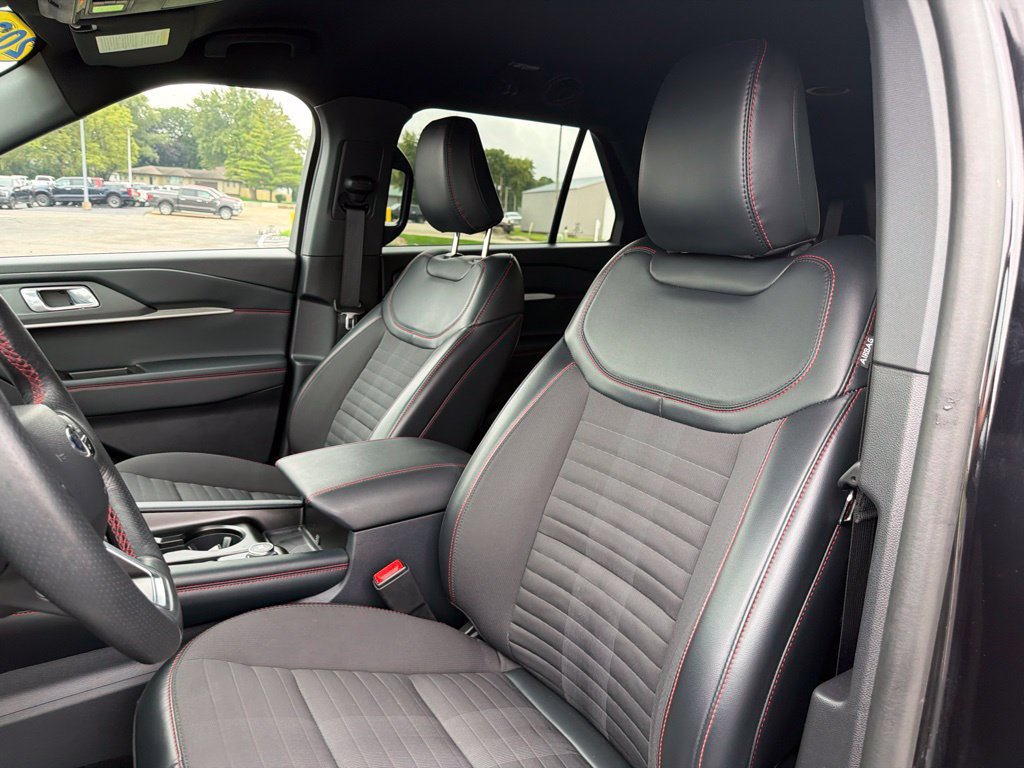 Certified 2025 Ford Explorer ST-Line AWD/4WD image 13