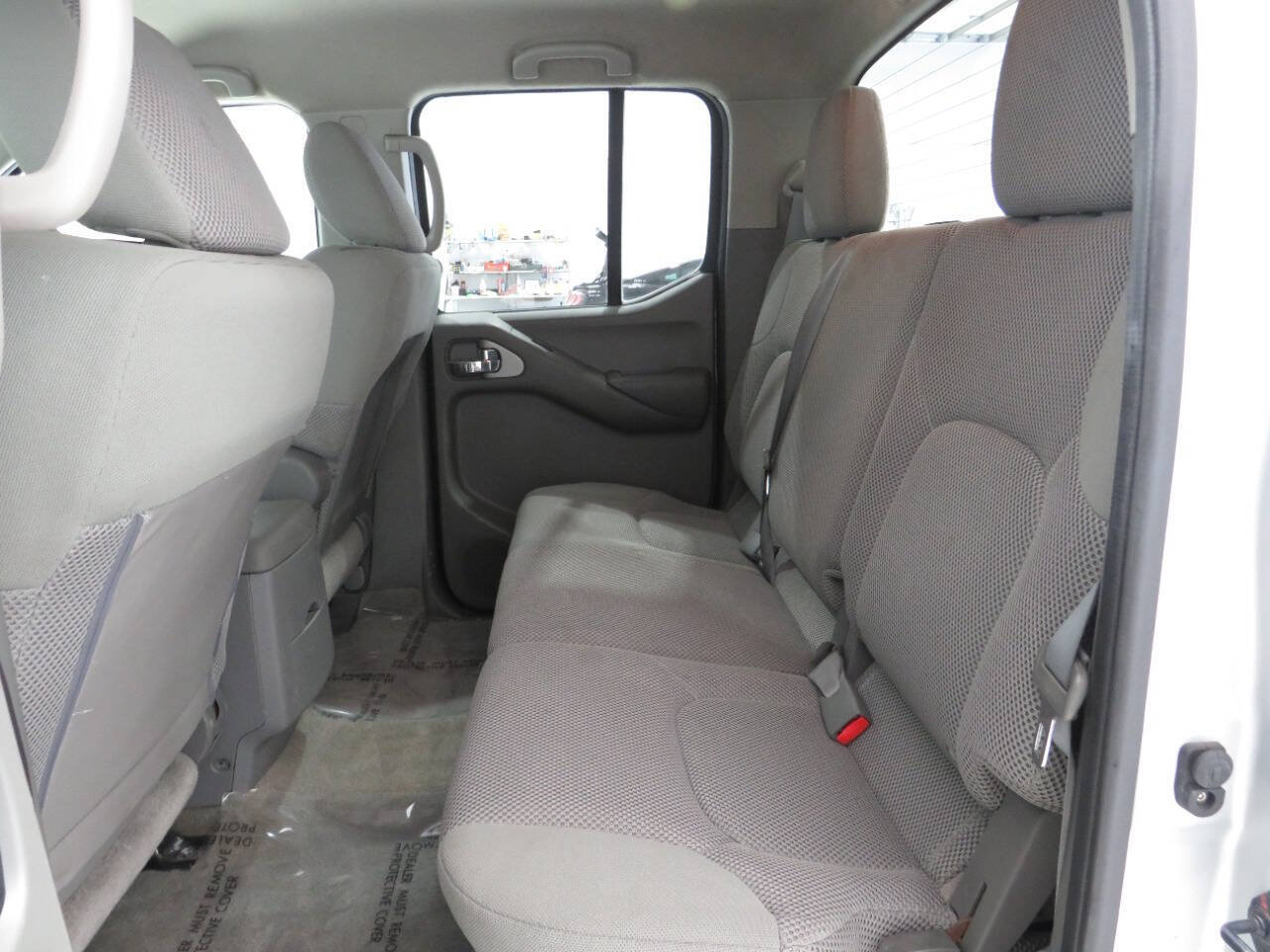 Used 2013 Nissan Frontier SV w/ SV Value Truck Pkg RWD image 13