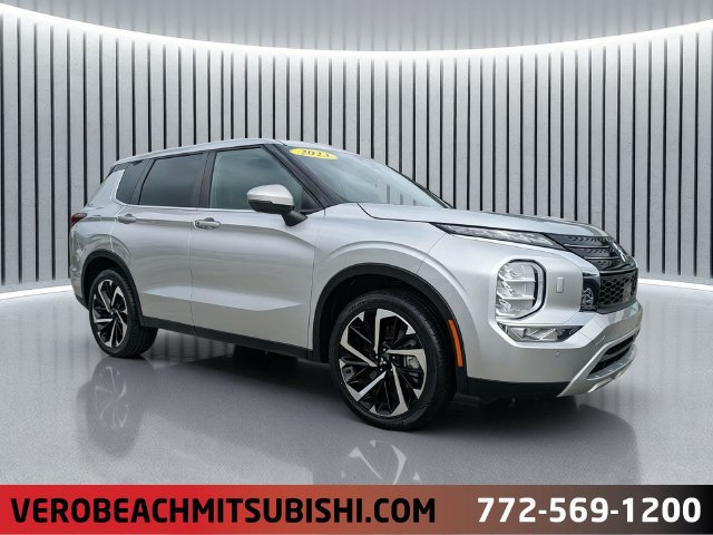 Used 2023 Mitsubishi Outlander SE AWD/4WD image 1