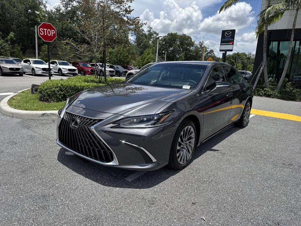 Used 2024 Lexus ES 300h Ultra Luxury w/ Accessory Package (Z2) FWD image 9