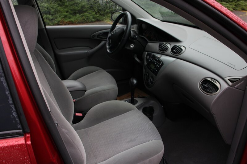 Used 2004 Ford Focus ZX5 Hatchback FWD image 14