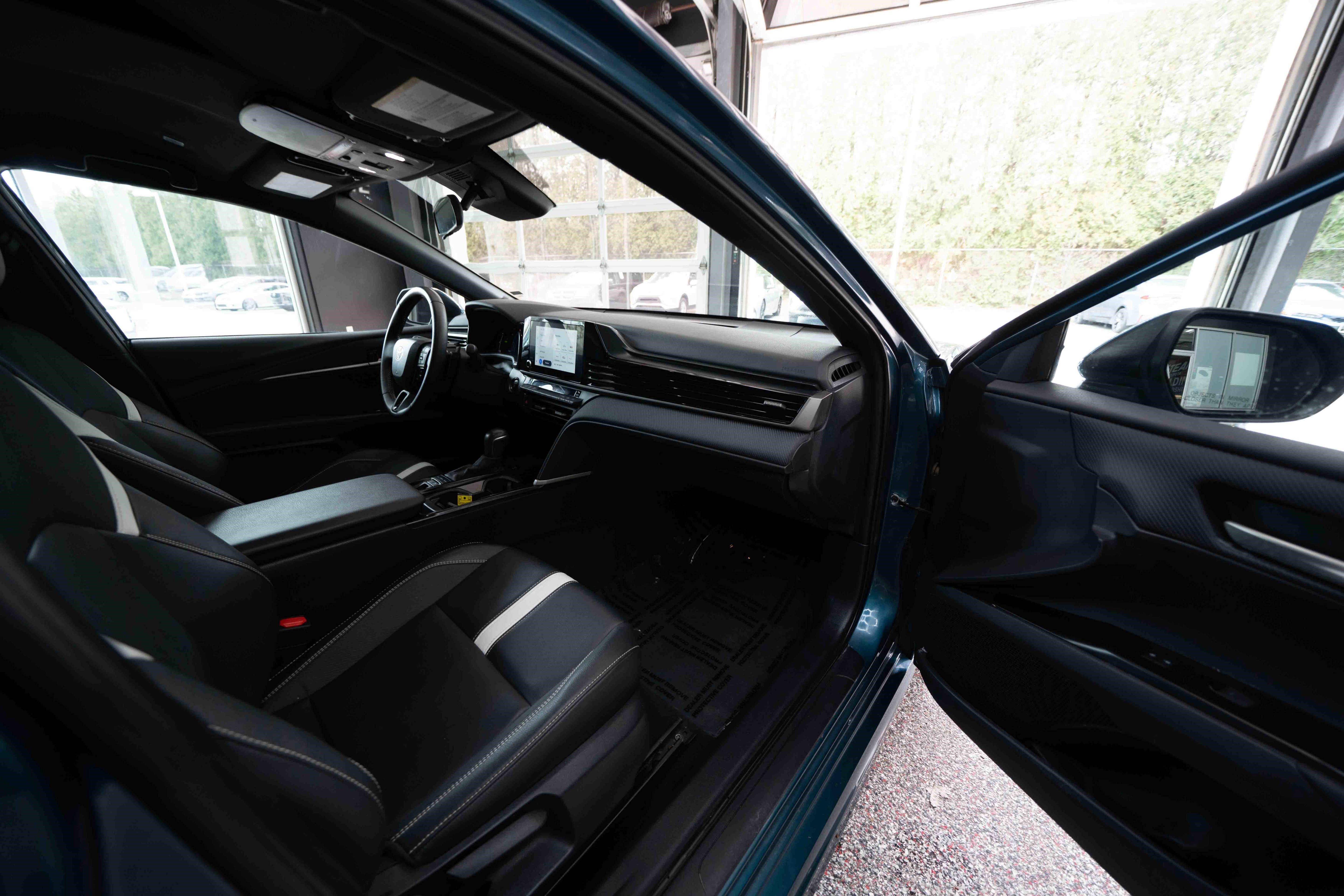 Used 2025 Toyota Camry SE image 25