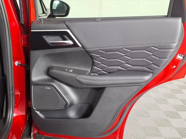 Used 2025 Mitsubishi Outlander SEL image 10