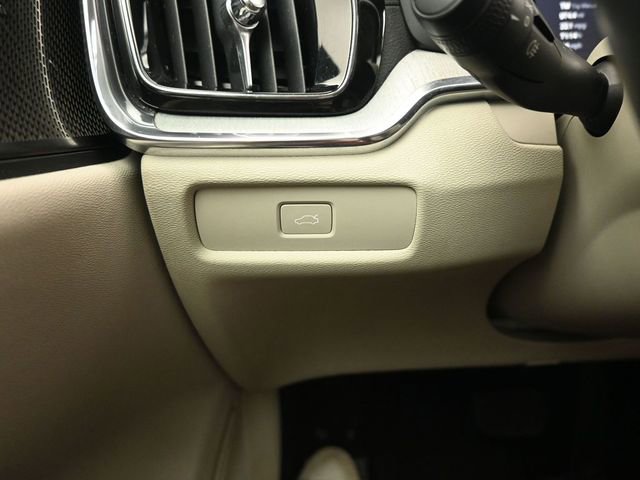 Used 2024 Volvo S60 B5 Ultimate image 28