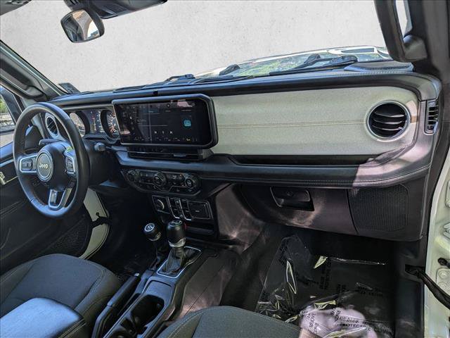Used 2024 Jeep Wrangler Unlimited Sahara AWD/4WD image 19
