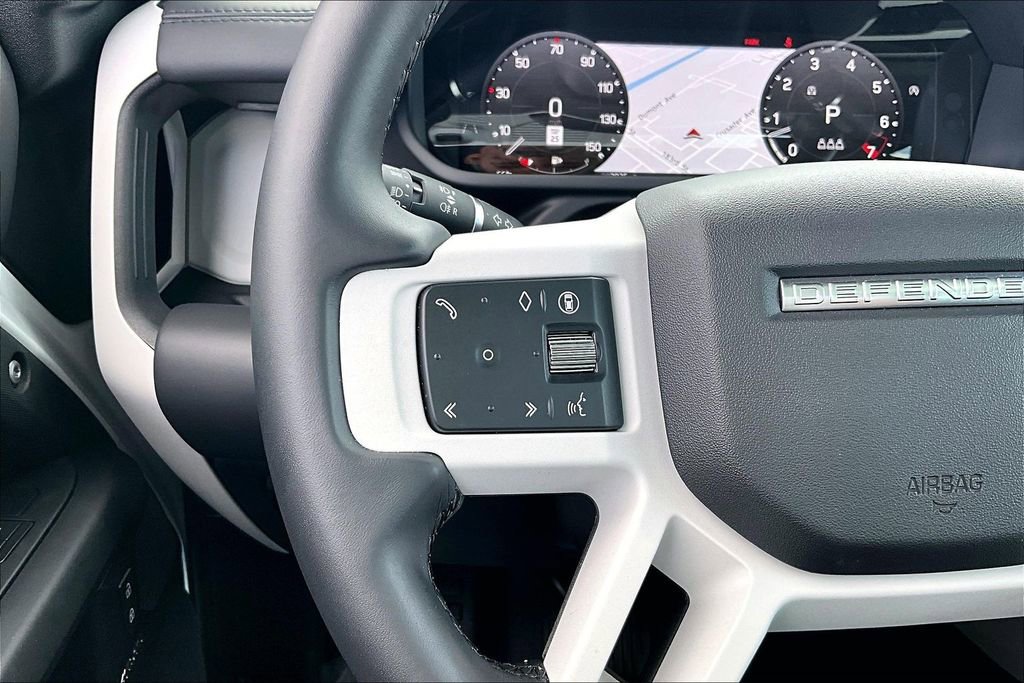 Used 2025 Land Rover Defender 90 X-Dynamic SE image 11