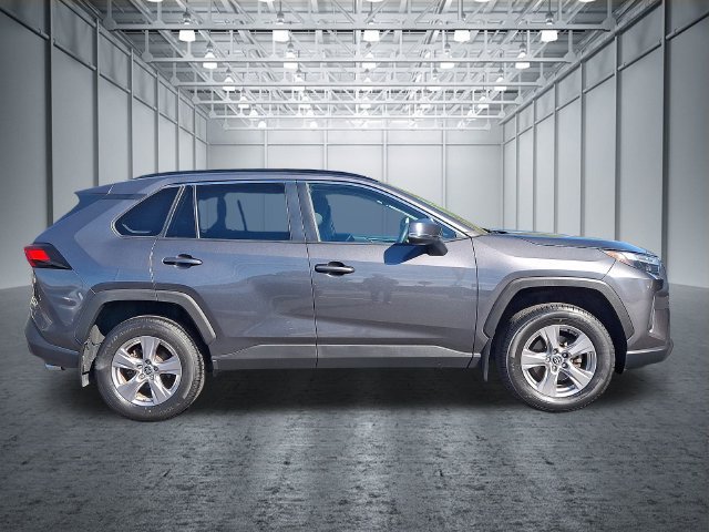 Used 2022 Toyota RAV4 XLE AWD/4WD image 6