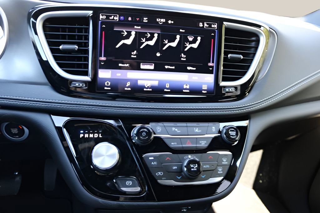 New 2026 Chrysler Pacifica Select FWD image 23