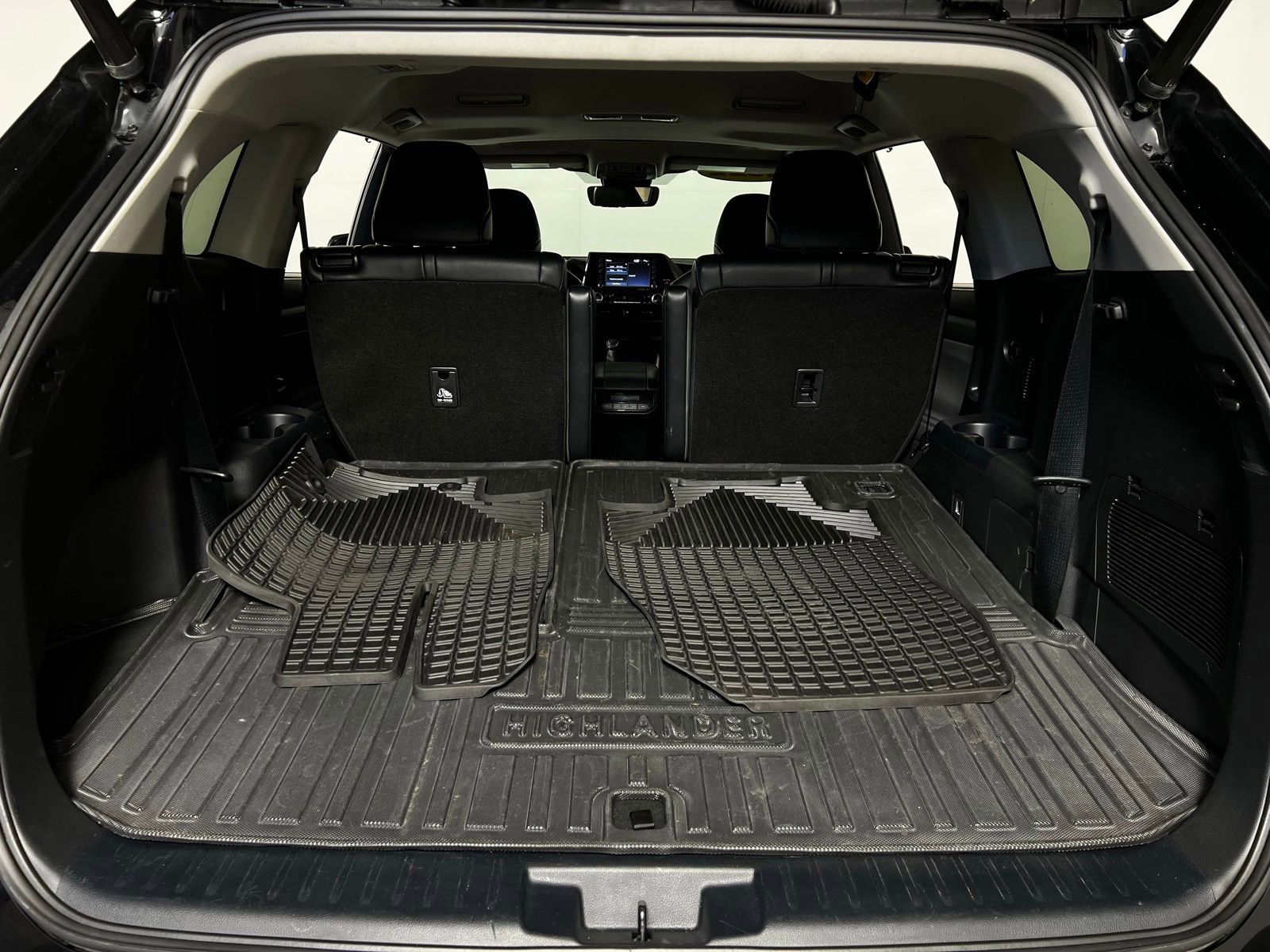 Used 2022 Toyota Highlander XLE FWD image 29